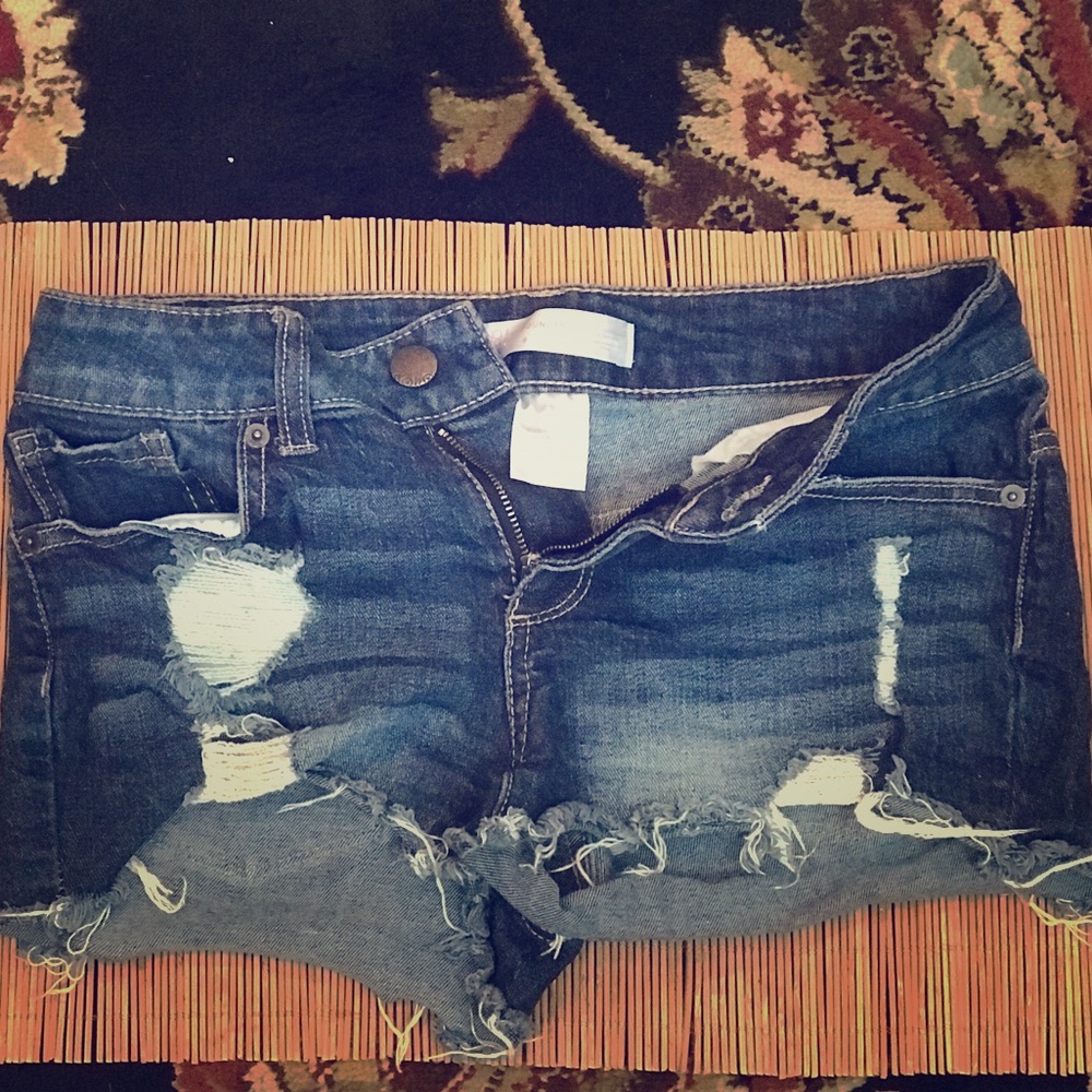 Lightly destroyed Hollister shorts size 9